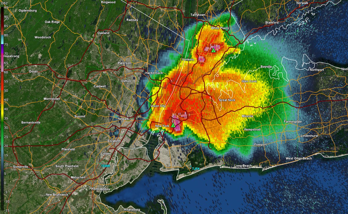 bipolaritywx's tweet photo. Super-res gates are in! This is non-tornadic https://t.co/E8c9c7Q4iy
