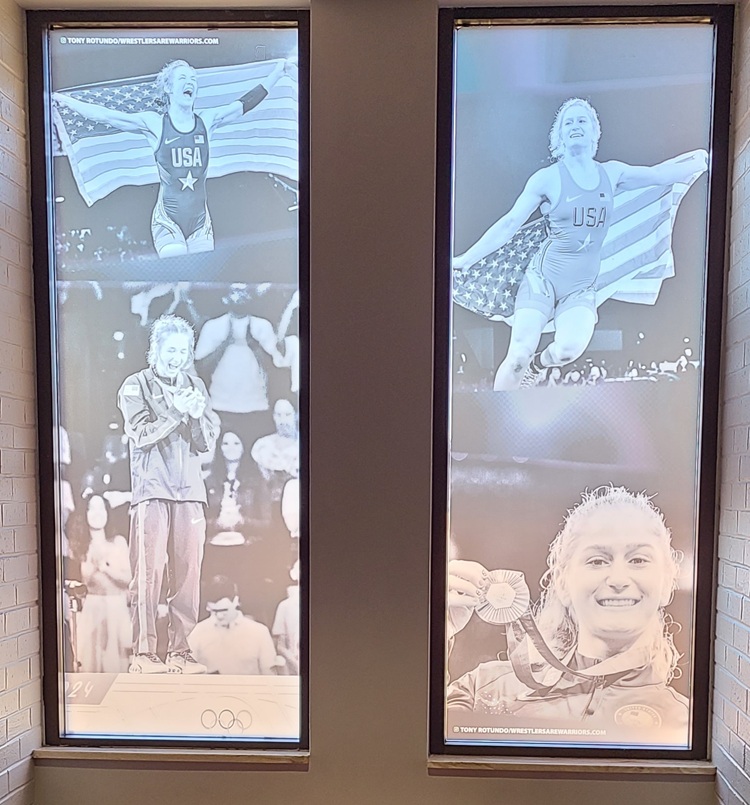 NWHOF's tweet photo. Happy Birthday to Olympic gold and bronze medalist Sarah Hildebrandt.

Now the Assistant National Women's Coach for USA Wrestling, Sarah was a two-time Women's Collegiate Wrestling Association champion and a four-time finalist for King University.

#NWHOF50 #GirlsWrestle https://t.co/Cefbh75cRD