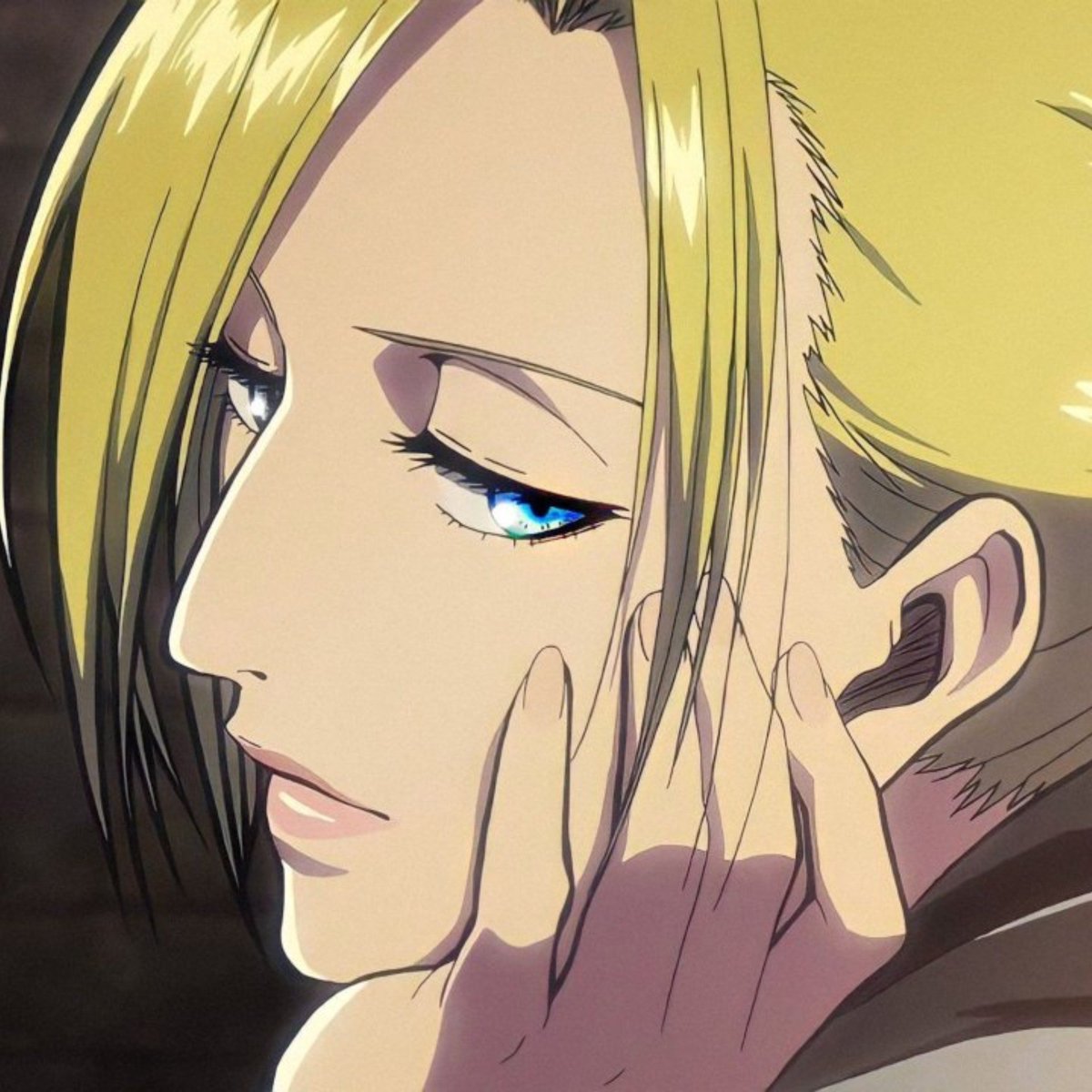 MarleyNews_'s tweet photo. 🚨Annie Leonhart and Bertholdt Hoover spotted together.
Reportedly, Leonhart suddenly grabbed Hoover by his tie and pulled him down towards her. https://t.co/IAxTC6iOcB