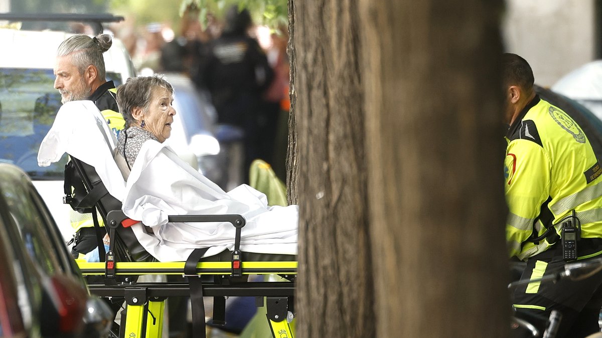 el_pais's tweet photo. 🔴 ÚLTIMA HORA | Maricarmen es desahuciada de su casa al cuarto intento y todavía no sabe dónde se irá a vivir  https://t.co/1yh2xxCgKQ

📷 Álvaro García https://t.co/0JDg2YGy4L