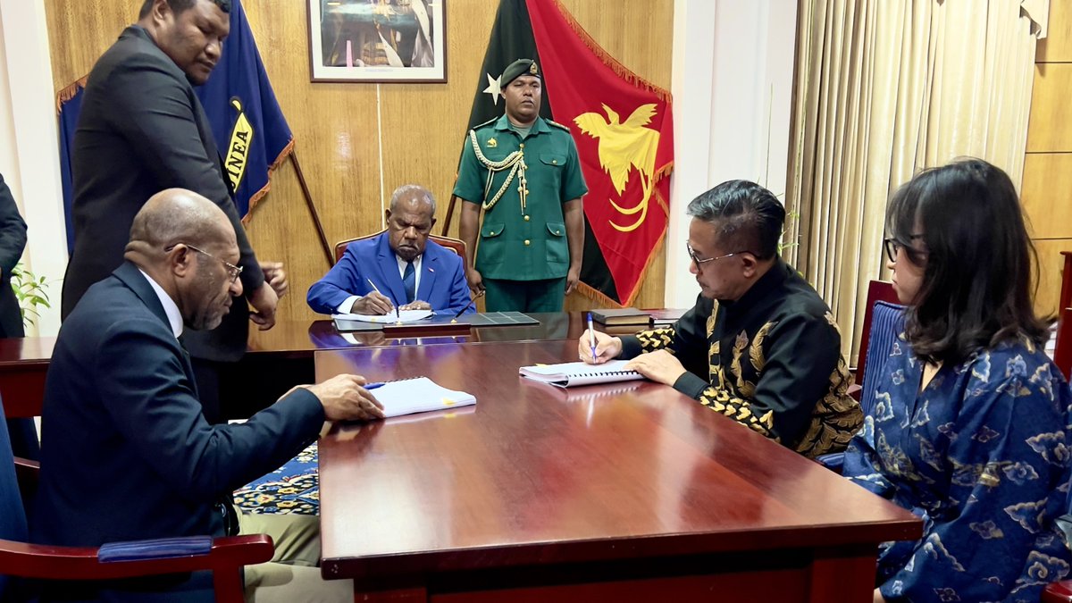 officialptdi's tweet photo. Port Moresby, Papua Nugini (23/09) – PT Dirgantara Indonesia (Persero) (PTDI) menyepakati kontrak maintenance untuk 1 (satu) unit pesawat CN235-100 milik Angkatan Pertahanan Papua Nugini (Papua New Guinea Defence Force/PNGDF).
Baca Selengkapnya [ https://t.co/uK6q8vRFyp ] https://t.co/s1DtXGewH4