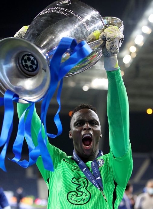 EPLworld's tweet photo. 🇸🇳 🗣️ 

ادوارد ميندي حارس تشلسي السابق:

الفوز بكأس افريقيا كان افضل بـ10 مرات من الفوز بدوري الابطال! 😳 https://t.co/0cPRpIrqwX