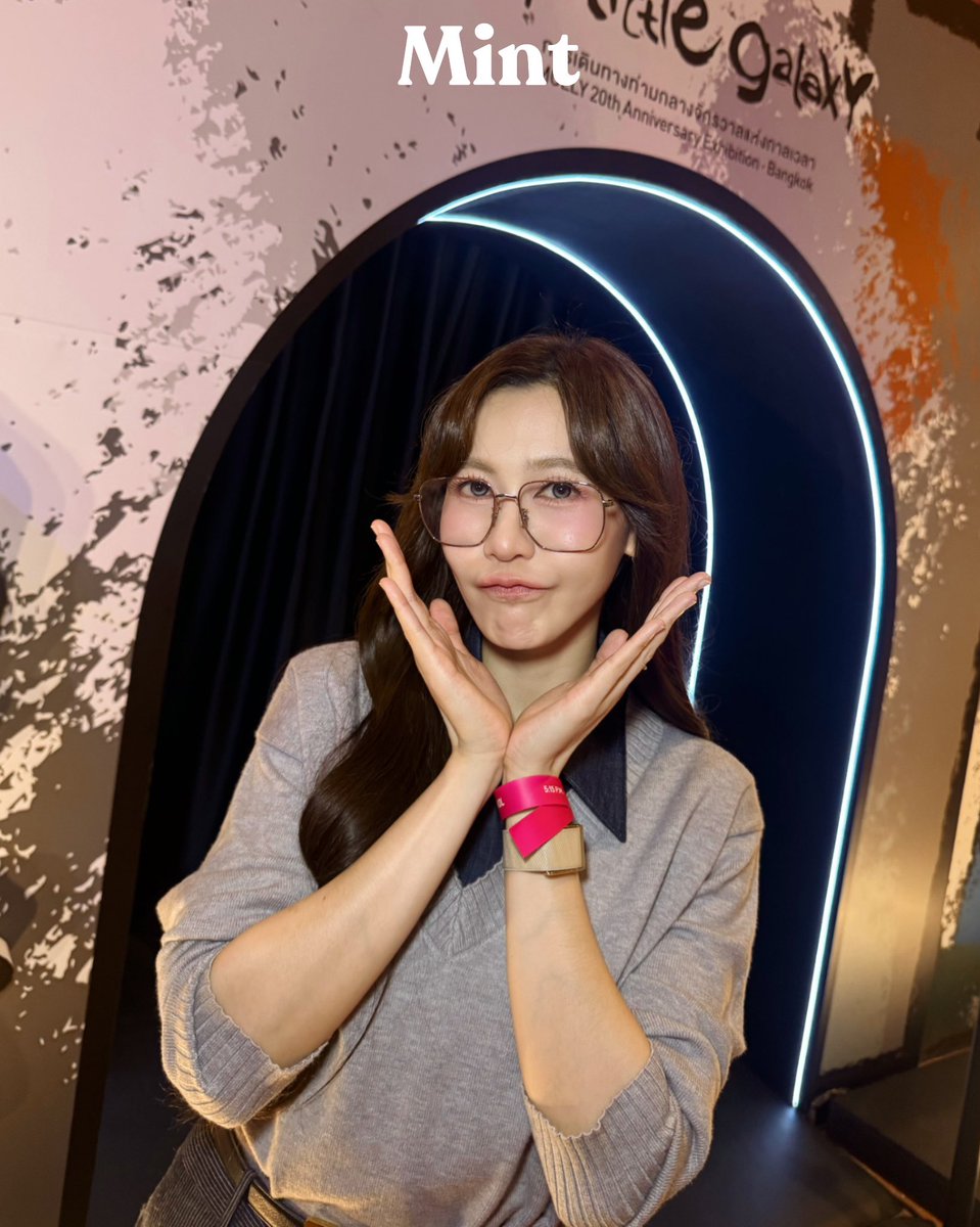 mintmag_th's tweet photo. โซคิ้วท์เหมือน MOLLY! #MintReports เก็บภาพความสวยของสาว ‘เนย‘ เช็คอินที่งาน เปิด “MOLLY 20th Anniversary Exhibition – Bangkok” ชวนย้อนการเดินทาง 20 ปีของ MOLLY ณ อุทยาน 100 ปี จุฬาลงกรณ์มหาวิทยาลัย💚

#NoeyKanteera #MOLLY #MOLLY20 
#POPMART #POPMARTTH
#MintMagTH https://t.co/eBeeuxzxT7
