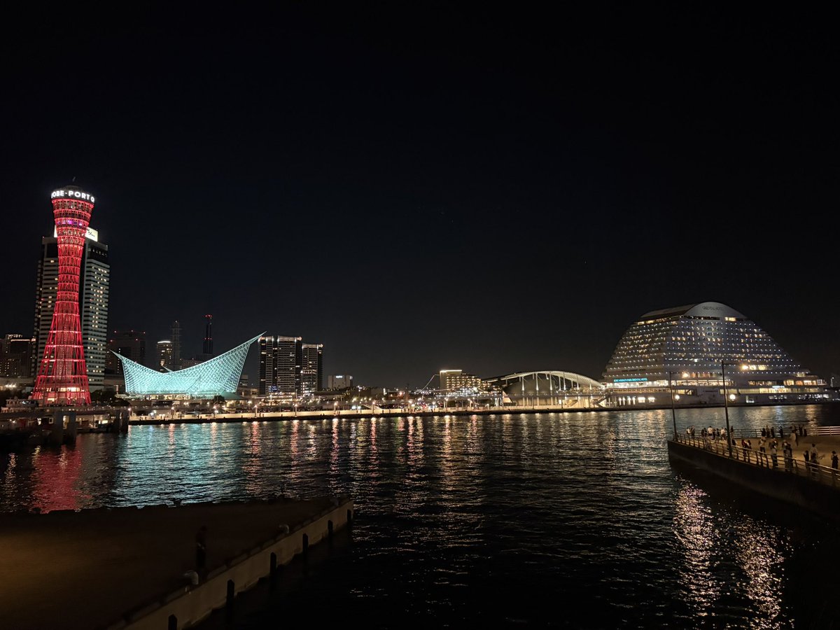 kota_m418's tweet photo. 夜景も綺麗でした！！
神戸ポートタワー！！
南京町も記念に門を撮りました！！ https://t.co/bA1Vm1AKIb