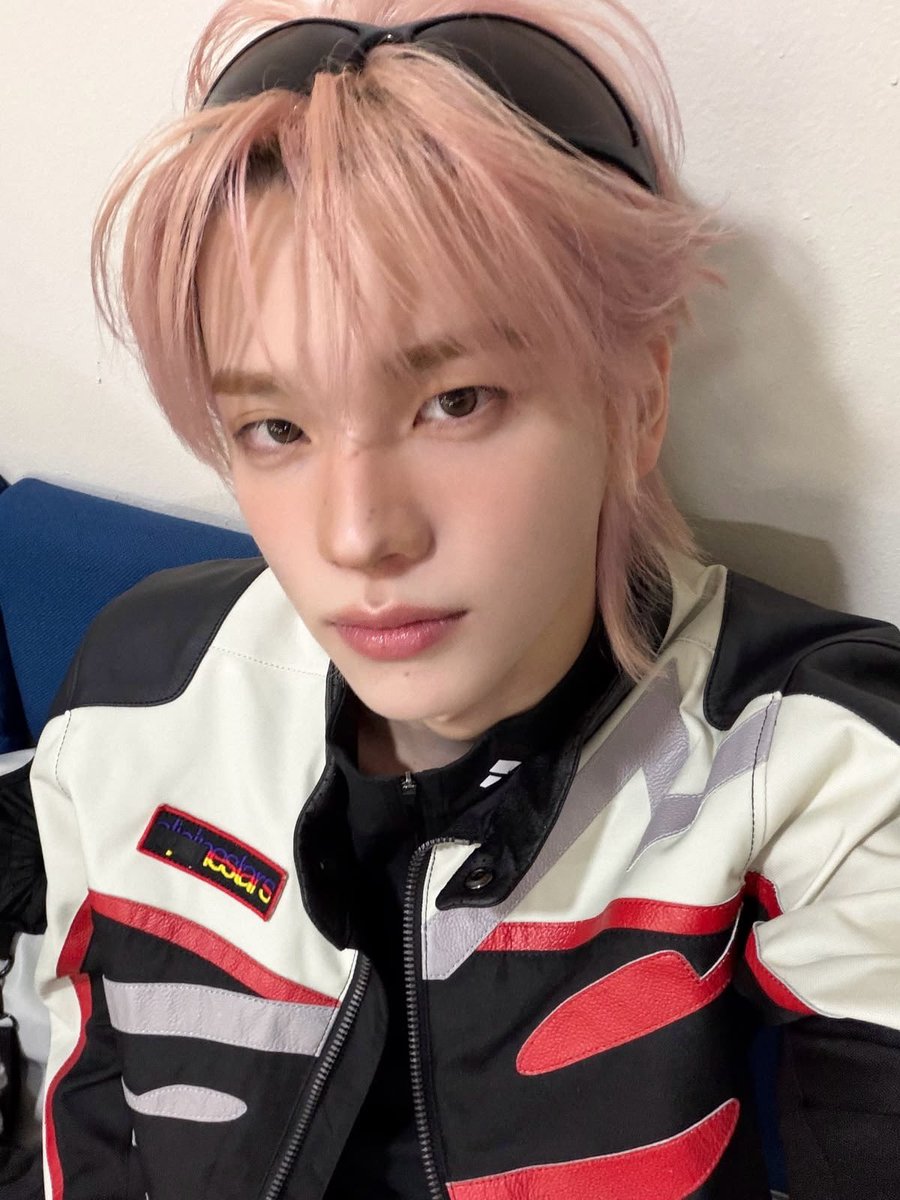 kuromiiem's tweet photo. I miss pinkyu so so much ☹️ it was probably a hard hair colour to take care of with constant touch ups so I’m glad he’s back with his black hair, but pinkyu I miss you a lot really 💔 let’s meet again pls https://t.co/RoRbfrHnt4