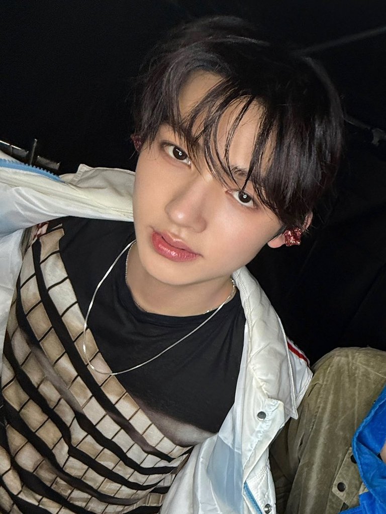 winkieom's tweet photo. “gue gak suka                           “coba bilang depan
diatur-atur!!”                              muka gue, berani? https://t.co/feKJ98ztnb
