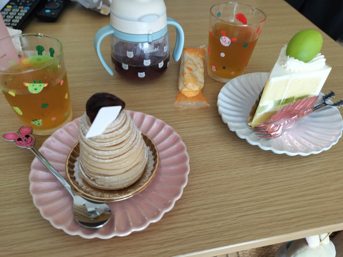 caponechica's tweet photo. ㊗️8カ月
お友だちが来て美味しいモノも食べれたしまた頑張ろ😏 https://t.co/28pmOwBWId