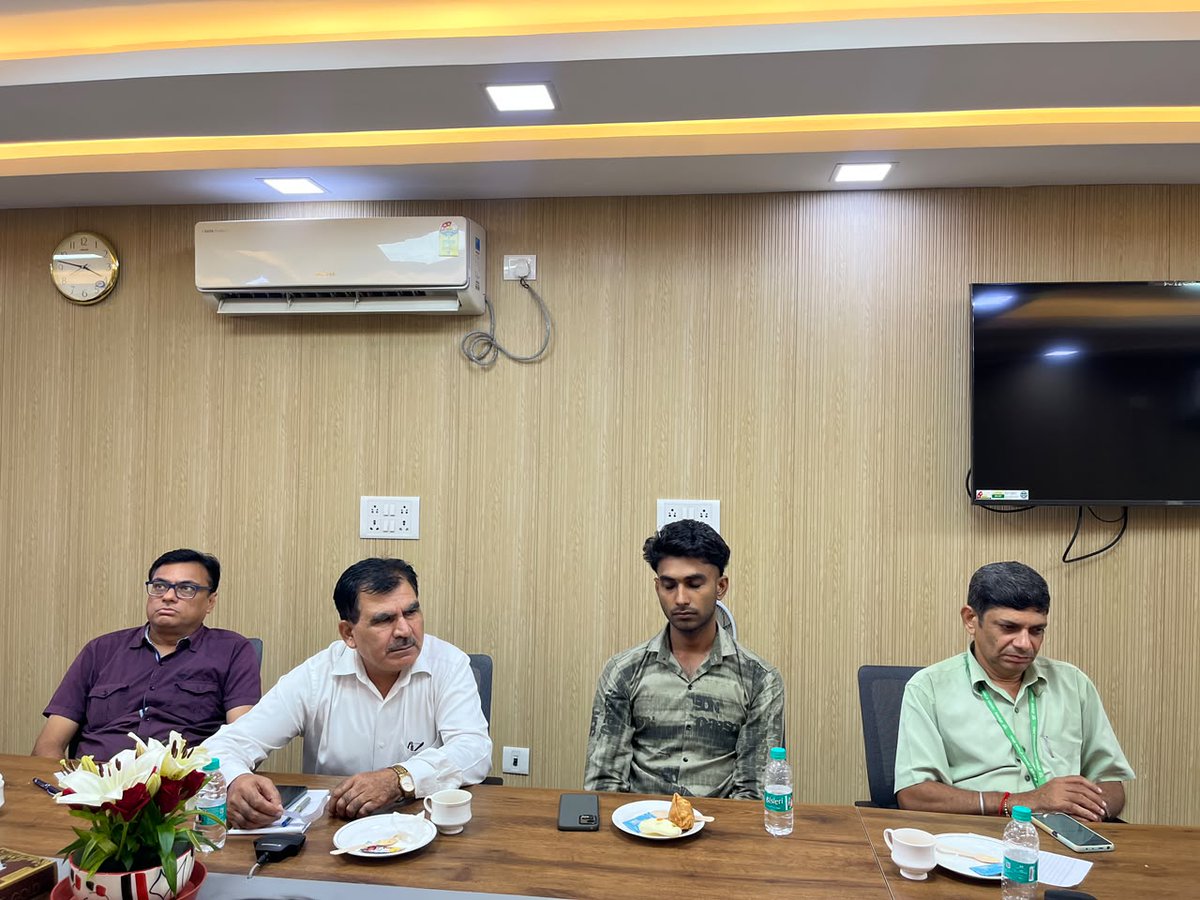 MOFPI_GOI's tweet photo. #HindiPakhwada के अंतर्गत आज #MOFPI में आशुभाषण प्रतियोगिता का आयोजन किया गया। प्रतियोगिता में मंत्रालय के अधिकारियों एवं कार्मिकों ने उत्साहपूर्वक भाग लिया और हिन्दी में अपने विचार प्रभावी ढंग से प्रस्तुत किए।

#HindiPakhwada2026 https://t.co/gUaqK2OFcO