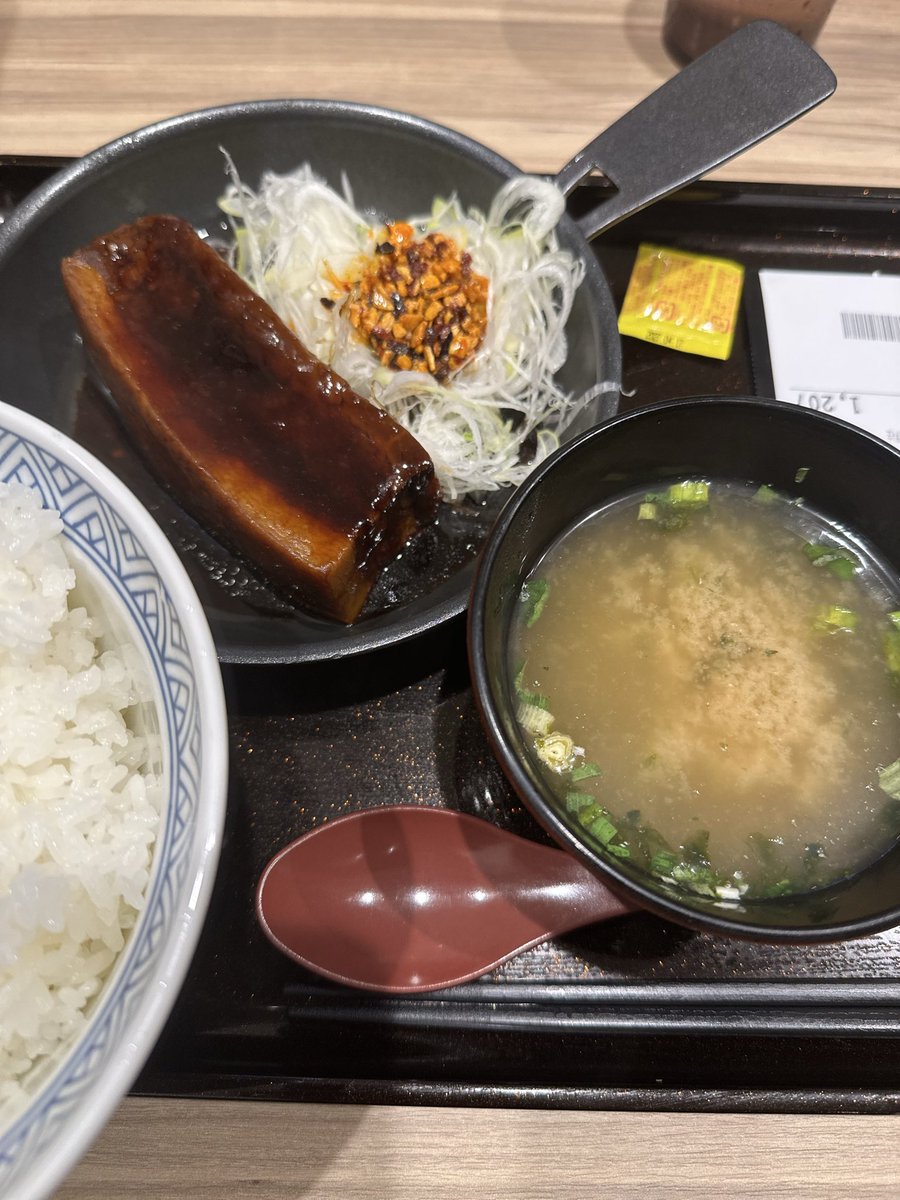 Joekj3c's tweet photo. 角煮は飲み物 https://t.co/X2Il11mo3i