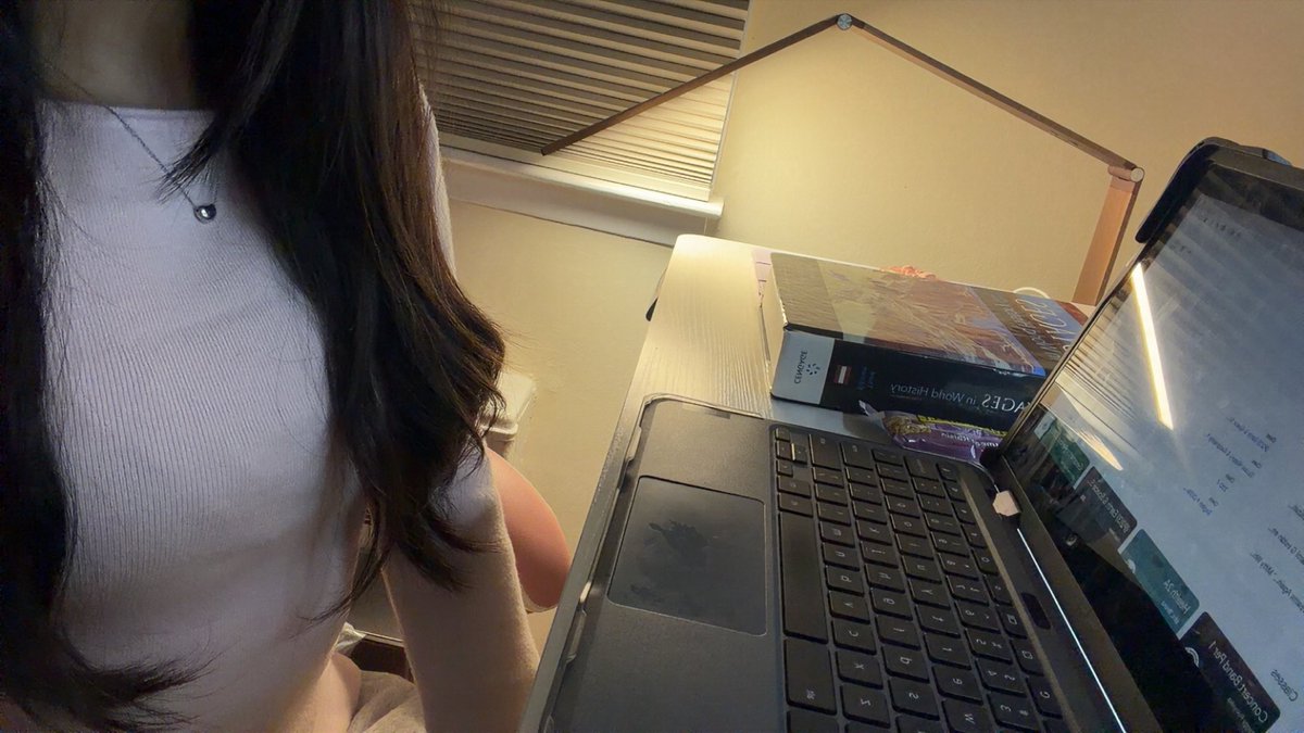 mournedtears's tweet photo. yuyu doing some morning studying https://t.co/2RG7AJlVD1