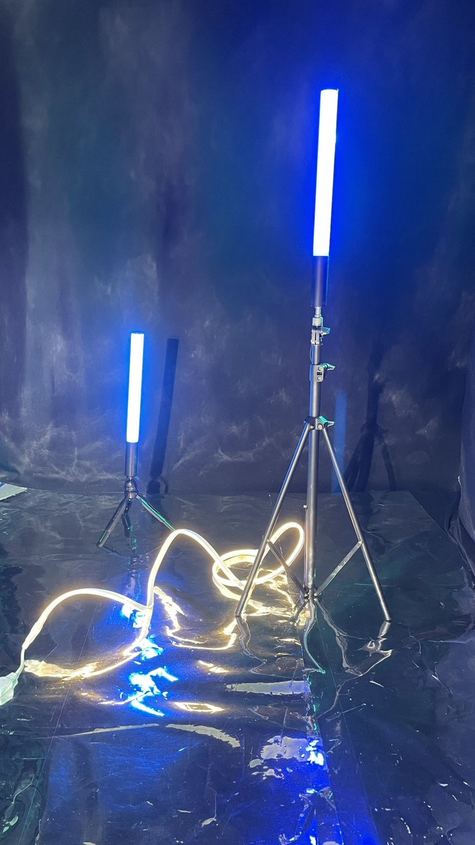 studiokaika2604's tweet photo. どうも、studio開花です🌷

スティックライトと
ループライトを入荷しました✨
サイバー風のコスプレ撮影が楽しめます🪐

ループライトは短めなので
サイバー風の撮影等で需要があれば
長い物も入荷しますよ〜！

cos
ワールドトリガー/空閑遊真▶︎オーナー https://t.co/T5JN3Ie3zk