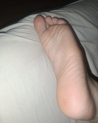AlphaXavierBWC's tweet photo. Rate my feet pls🙏🔥
Dm for more🤭
#mlm #boy #feet #cheese #sweat #bwc #cutie #mexican #white https://t.co/PjHRNZwaym