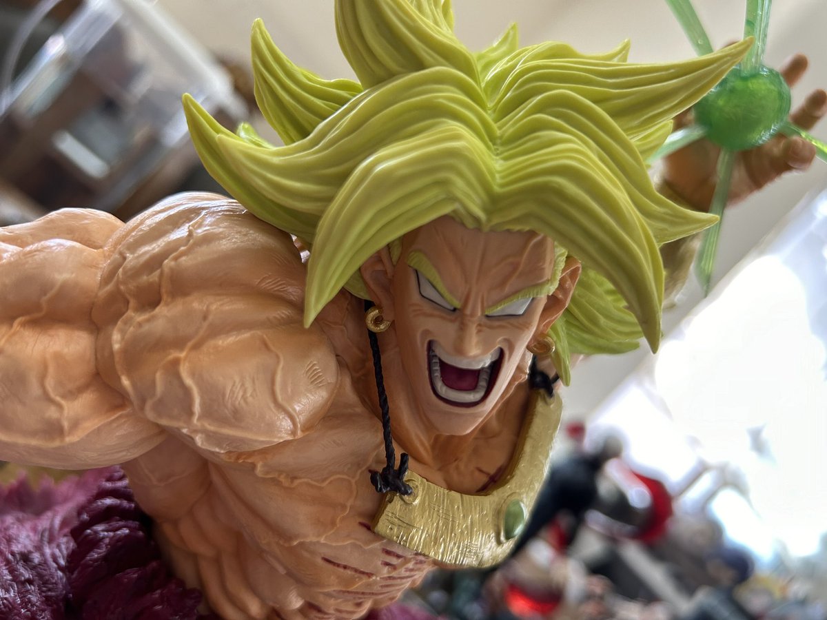 biiiskbsk's tweet photo. 前から欲しかったブロリーも買っちゃった...ﾌﾌﾌ...岩倉さんの造形良すぎる...ﾌﾌﾌ... https://t.co/R66igAQg7m