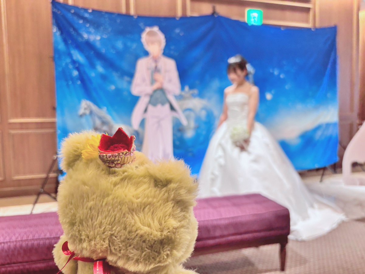 itsuka_wa's tweet photo. 母がカエールぬい作ってくれたり、スタッフさんが障害のある姉も一緒に撮れるようサポートしてくれたり、入場特典！とか言って友人ズに名刺配ったり、カメラさんに指輪メインの構図のリクエストをしたり。本当に皆と協力して楽しいを作りあげて、すごくすごく幸せだったなぁ。 https://t.co/IwFHzAN1FY
