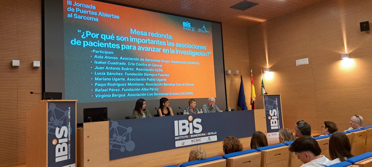 ibis_sevilla's tweet photo. Hoy tenemos las III Jornadas de Puertas Abiertas al #Sarcoma en el #IBiS. 
Personal investigador, médico, asociaciones, pacientes y familias se han unido para hablar de sus testimonios y la importancia de la investigación para aportar esperanza a esta enfermedad.
#vocesdelsarcoma https://t.co/E63FXDNqr8
