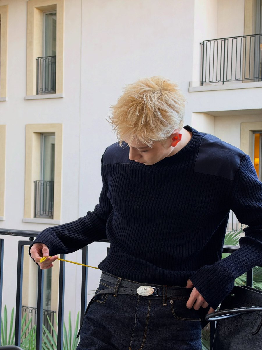 spearhyunnie2's tweet photo. chan instagram update: 💛

#BANGCHANxFENDI https://t.co/b1g1wwEze2