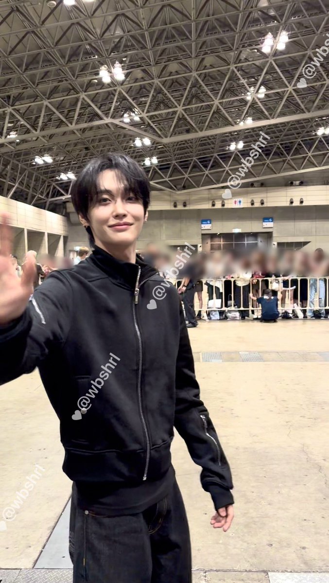 wbshrl's tweet photo. 26023 RIIZE Sunburst オフイベ
🐈‍⬛🖤
#원빈 #wonbin #ウォンビン https://t.co/3XrvcpAmue
