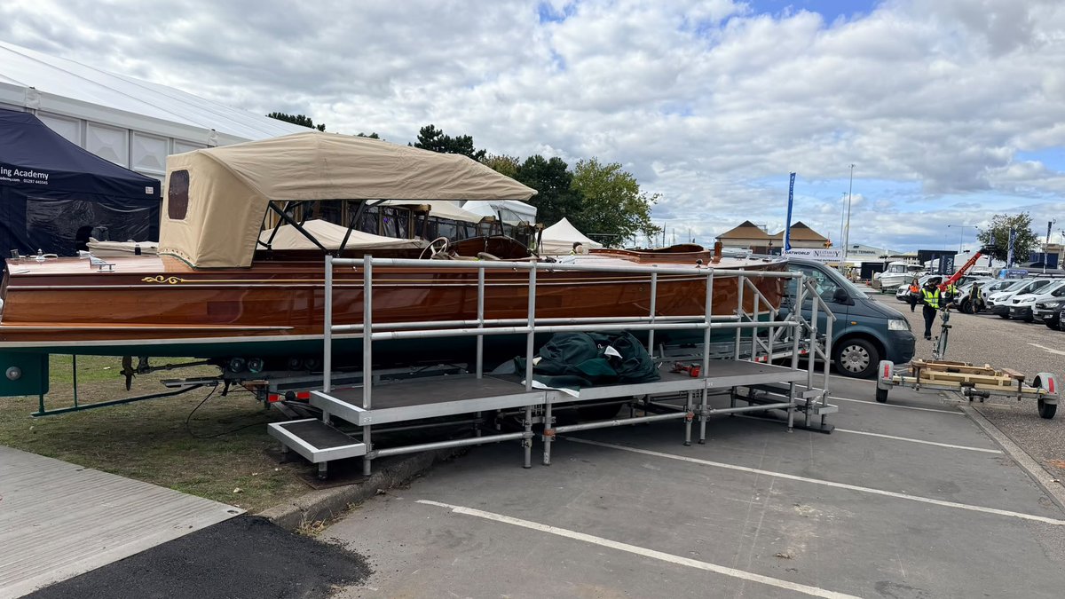 AlistageLtd's tweet photo. A little stage with a big purpose ⛵️⚓️

We built this walkway for our customer at the Southampton Boat Show, creating the perfect platform to showcase their beautiful boat 🤩 

#alistageltd #proudlymadeingreatbritian #southamptonboatshow #aluminium #stagehire https://t.co/sq1c0csEzA