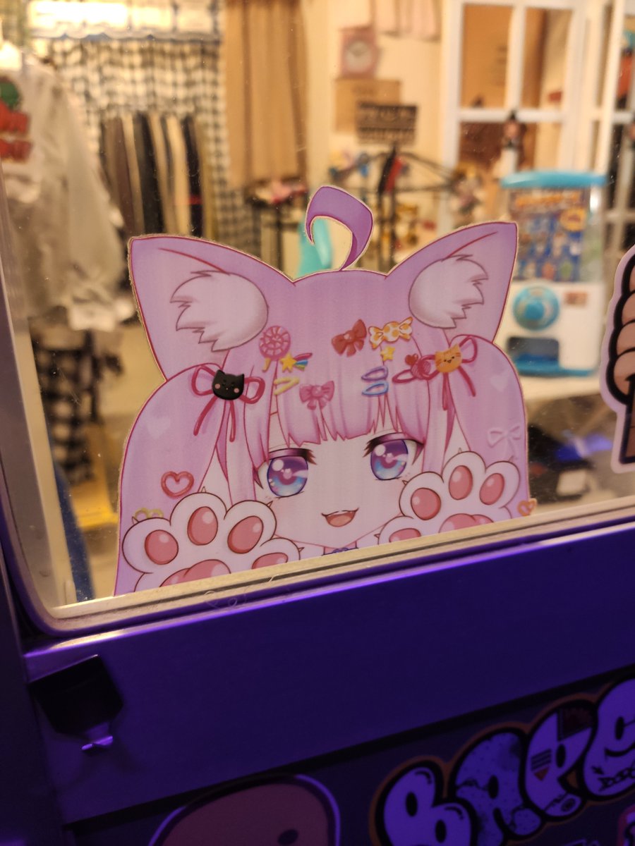 Takenoko_san's tweet photo. あ、そうそう
こないだ猫飼と例の古着屋さん偵察に行ってきたぜ♪

ウチのサークルグッズ沢山飾ってくれてありがとう(*^ω^*)

無人販売じゃ珍しいレディースもあって女性客も気軽に寄れると思います。

全品1000円やで！
MAX＆Coとかハイブラもあってビックリさ♪

BAPE1くんいつもありがとね！

 #MBW https://t.co/PIWxHR6qu0