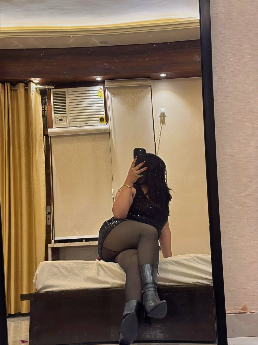 goddess_yasmin2's tweet photo. My boots deserve better than your broke stare… https://t.co/cuajaHvo1h