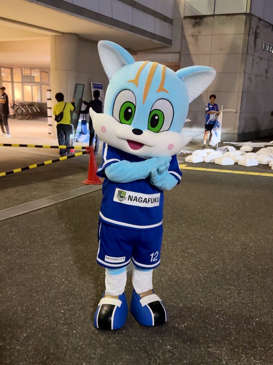 beka_3ak1's tweet photo. 湿度のせいなのかだいぶへばっちゃってて頭ぼーっとしながらのお見送りグリに😥
でもべかちゃん見てると調子良くなってくる笑
頭ぼーっとしながらでもべかちゃんはとてもかわいかった🤣！
べかちゃんは最後の最後まで元気にみんなをお見送りしてた！やさしいべかちゃん✨！

#べか彦 
#べか彦かわいい https://t.co/XT1RzEIHzS