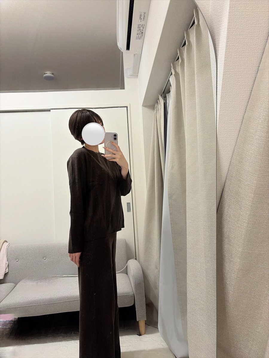 hukurupon's tweet photo. ユニクロのバズってたのみて買いに行ったけど楽ちんだしヒール履いても綺麗めになって可愛い。グレーも買った🤍 https://t.co/4haLxX3L9x