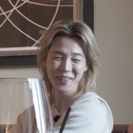 Jkvdgaf's tweet photo. "he's prettier than woman" they said https://t.co/ExPpU920sO