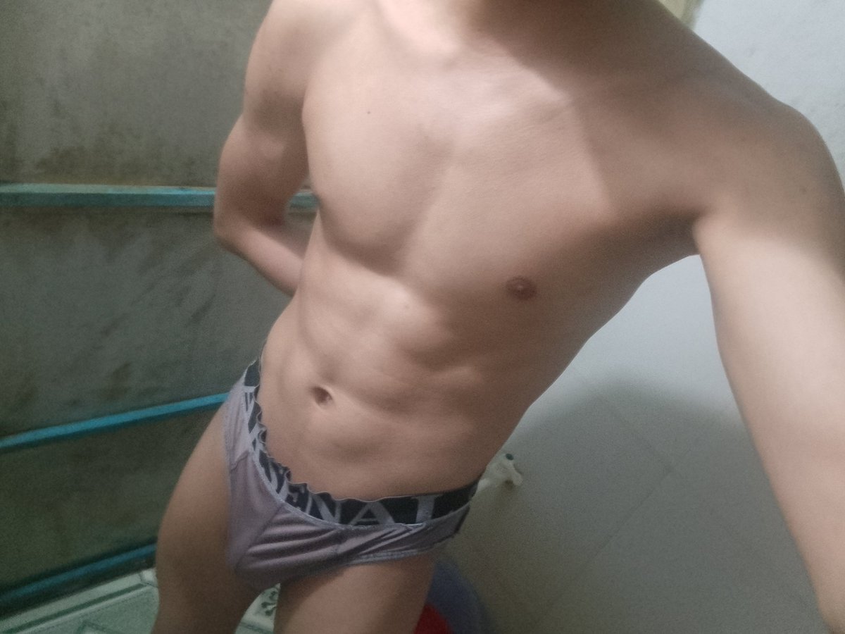 quanj9nc's tweet photo. Nứng miết quần nào chịu nổi 
Mưa lạnh làm tý kh https://t.co/DRGlwJoK1u