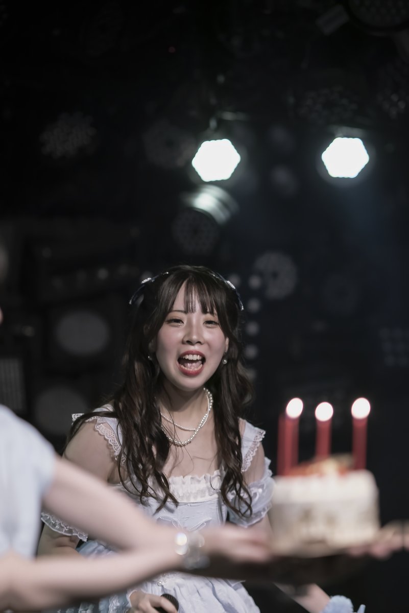 DJ1typeR's tweet photo. Rays-Me! さん ① - 2
2026/09/12『桜井咲莉生誕公演』
at：池袋RED-Zone ANERIS

空調でローソクが一部消えるアクシデント
それでもケーキ🎂を前にしたら笑顔全開😄

#RaysMe https://t.co/0ZDd9HvZzF