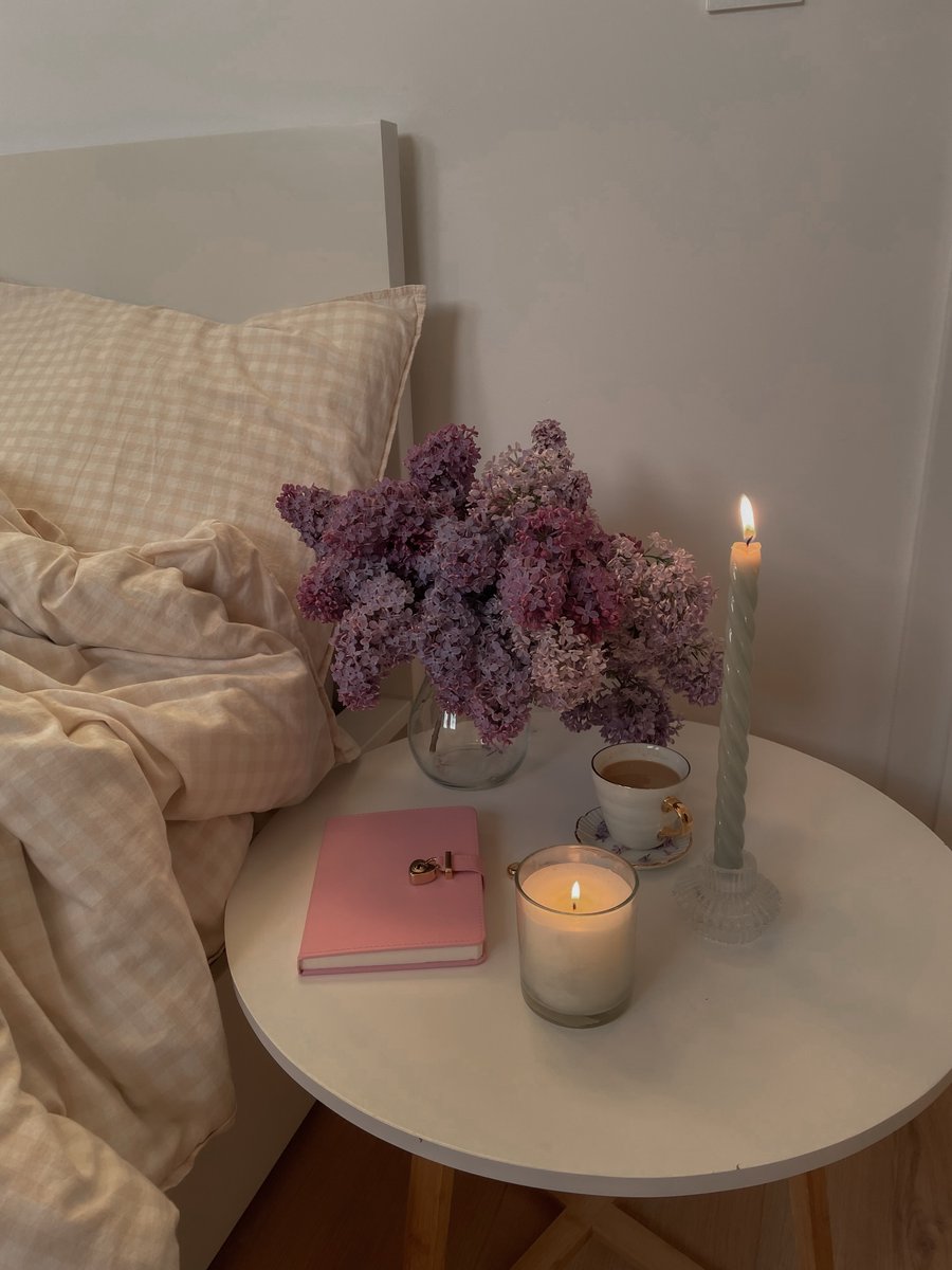 JarvisKulling's tweet photo. Calm mood

I missed the lilacs—or rather, I didn’t even notice them this year. Did you have any in a vase? https://t.co/6W3fC5eI1C