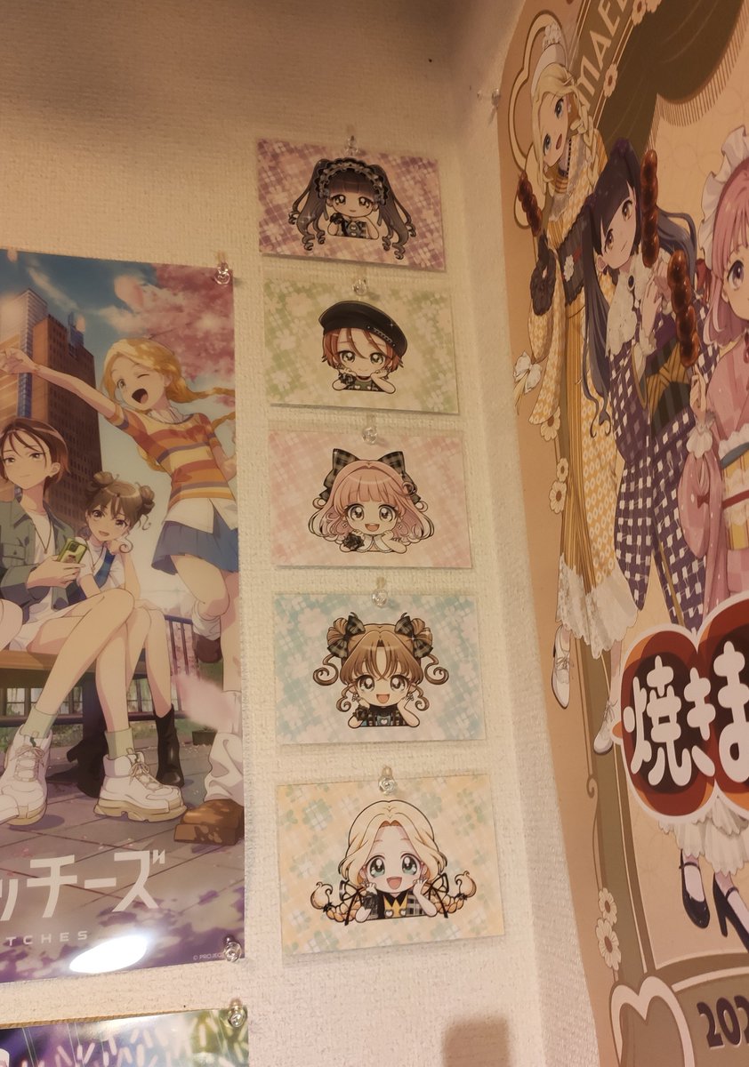Takenoko_san's tweet photo. あ、そうそう
こないだ猫飼と例の古着屋さん偵察に行ってきたぜ♪

ウチのサークルグッズ沢山飾ってくれてありがとう(*^ω^*)

無人販売じゃ珍しいレディースもあって女性客も気軽に寄れると思います。

全品1000円やで！
MAX＆Coとかハイブラもあってビックリさ♪

BAPE1くんいつもありがとね！

 #MBW https://t.co/PIWxHR6qu0