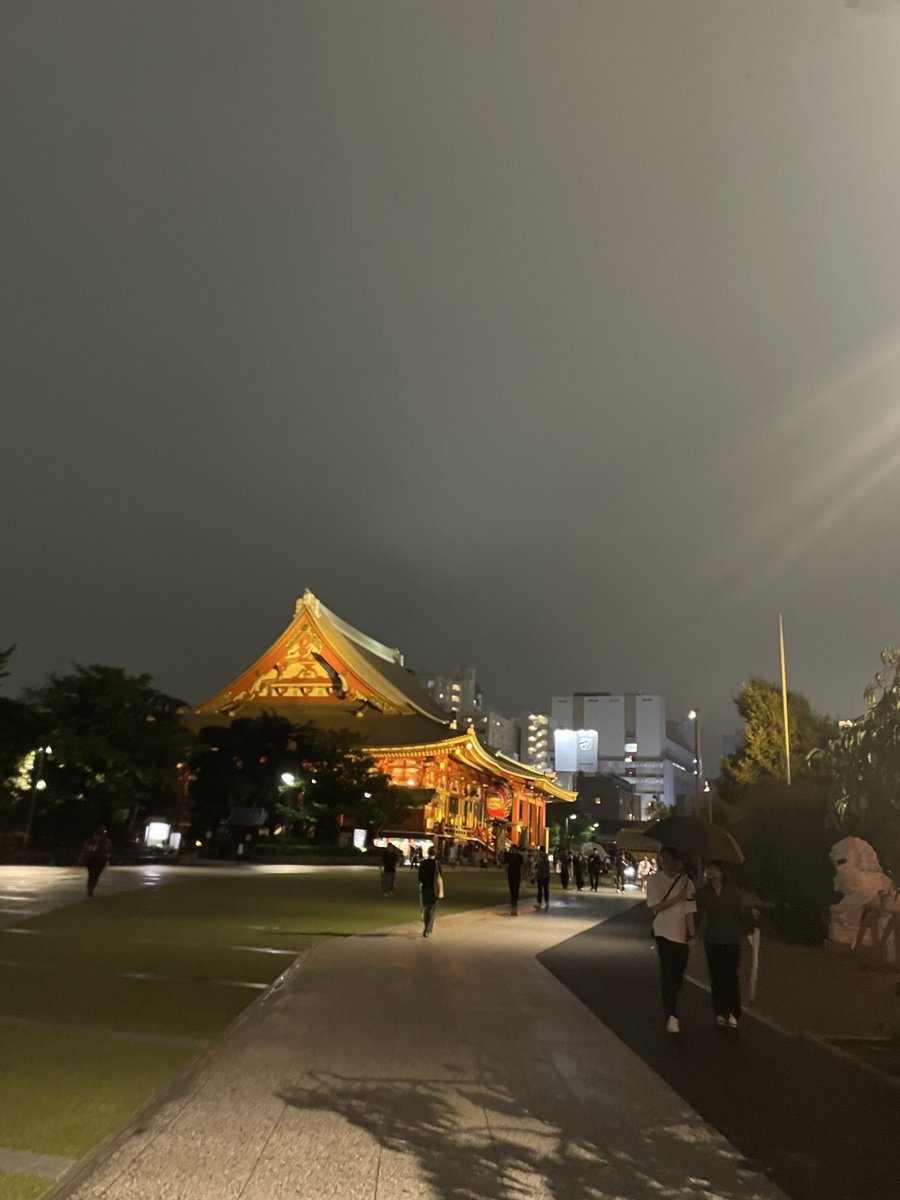 eightouking's tweet photo. 台風に振り回された連休のラストは浅草へ。
連休中ずっとビール飲んでたからかイマイチ美味く思えなかったな。お腹いっ���い飲んだけども。
そして夜の浅草寺もなかなか味がある。
さて明日からまた仕事人に戻らないとな。
またいつかの漢旅に向けて頑張るかね。 https://t.co/l73zXaERPj