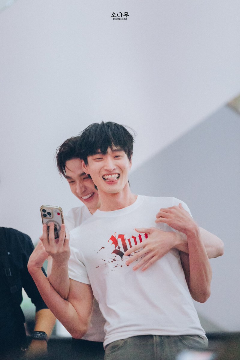 pPinetree8's tweet photo. อะไรกันคับเนี่ยยย 😆😆

NOUR X MINI MEET DAY
#NourTheSeriesEp7
་۪ #BossTong #Bossirr #tongtong ﾉ* https://t.co/zzhreKlBlt