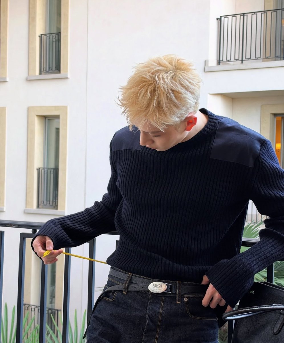 beyondyasmin's tweet photo. BANG CHAN IG UPDATE 

“💛 #stay #fendi @Fendi” https://t.co/K1Gq7wM1n5
