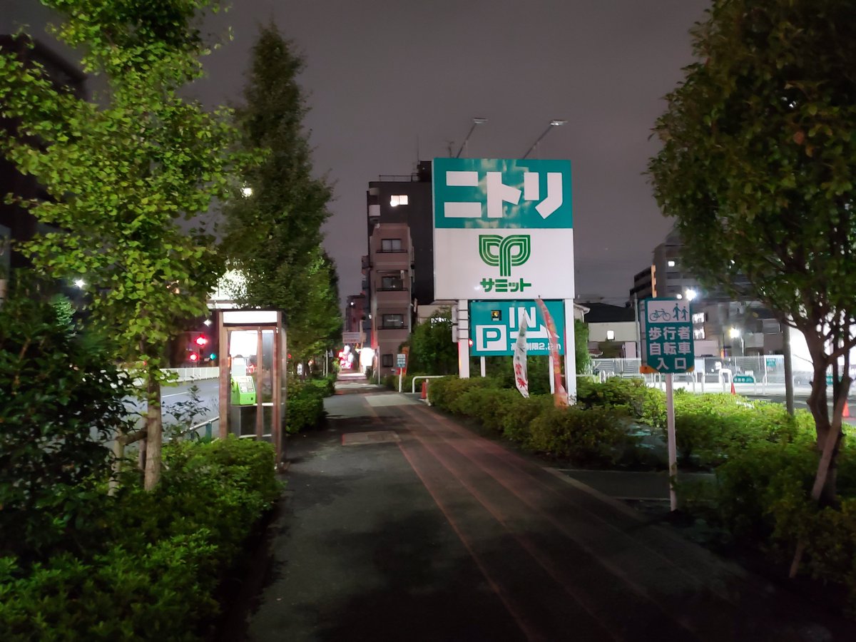 tnkss3's tweet photo. SEGA跡地。
電話ボックスにだけ当時の形跡がある。
つわものどもが夢の跡。 https://t.co/MWquas6Wc7