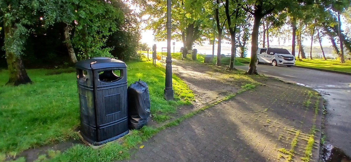 AlistairFergu11's tweet photo. 2 new pop up bins replaced on east shore. 1 bag collected. @WDCouncil #bigclydecleanup #greentangerine
#litterpicking #litter #litterfree #Cleanup #ReportingLitter #keepbritaintidy #LeaveNoTrace
#KeepScotlandclean #KeepScotlandtidy #Dontbeatosser
#LoveWhereYouLive #OneMillionBags https://t.co/XgGdfjlUJI