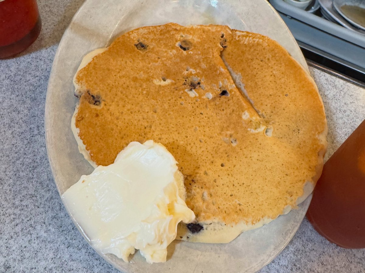 RavenBalotnad's tweet photo. Back at Reading Terminal Market for breakfast at Dutch Eating Place: a BLT egg sandwich on a grilled Kaiser roll and a delicious, fluffy pancake. I passed on the scrapple! https://t.co/59OAaNmxtW