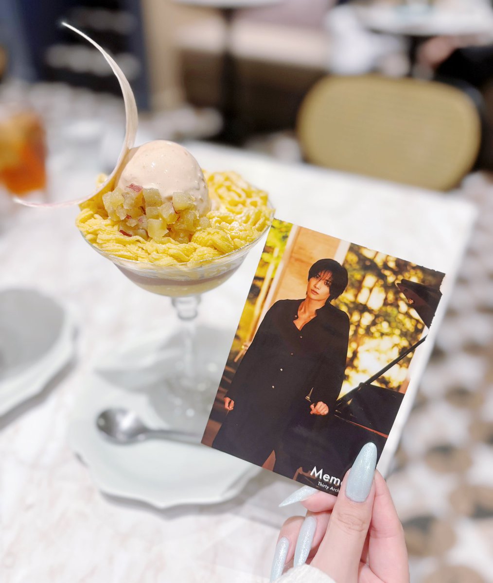 1995_11O2's tweet photo. 🍠お芋とカカオのパフェ

端から端までさつまいもが詰まってて激うまネ🈸パフェだった😻🎶
念願の水牧併せできてハッピー(ᴖ ̫ᴖ  )♪
素敵写真集と美術館をいただいたので、部屋のいちばん高いとこに飾ります🙂‍↕️✊🏻
とりあえず早急に水牧(同い年)現場ください😭🌀 https://t.co/6A64gAngWX