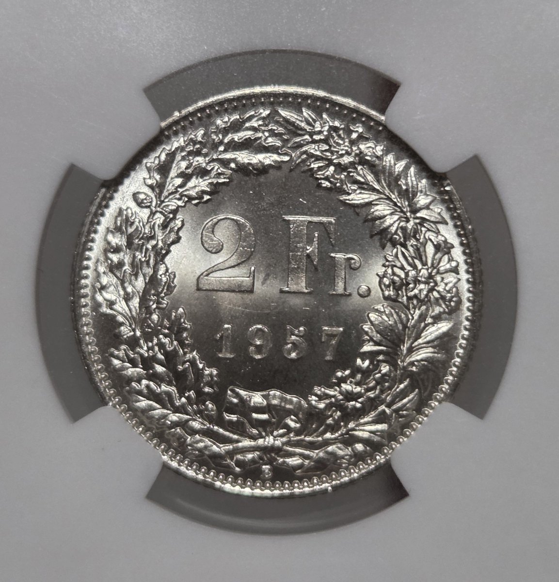 green_99937's tweet photo. シルバーウィークの終わりを噛み締めながら、銀貨を眺めます。 https://t.co/FZ4fOyvEf3