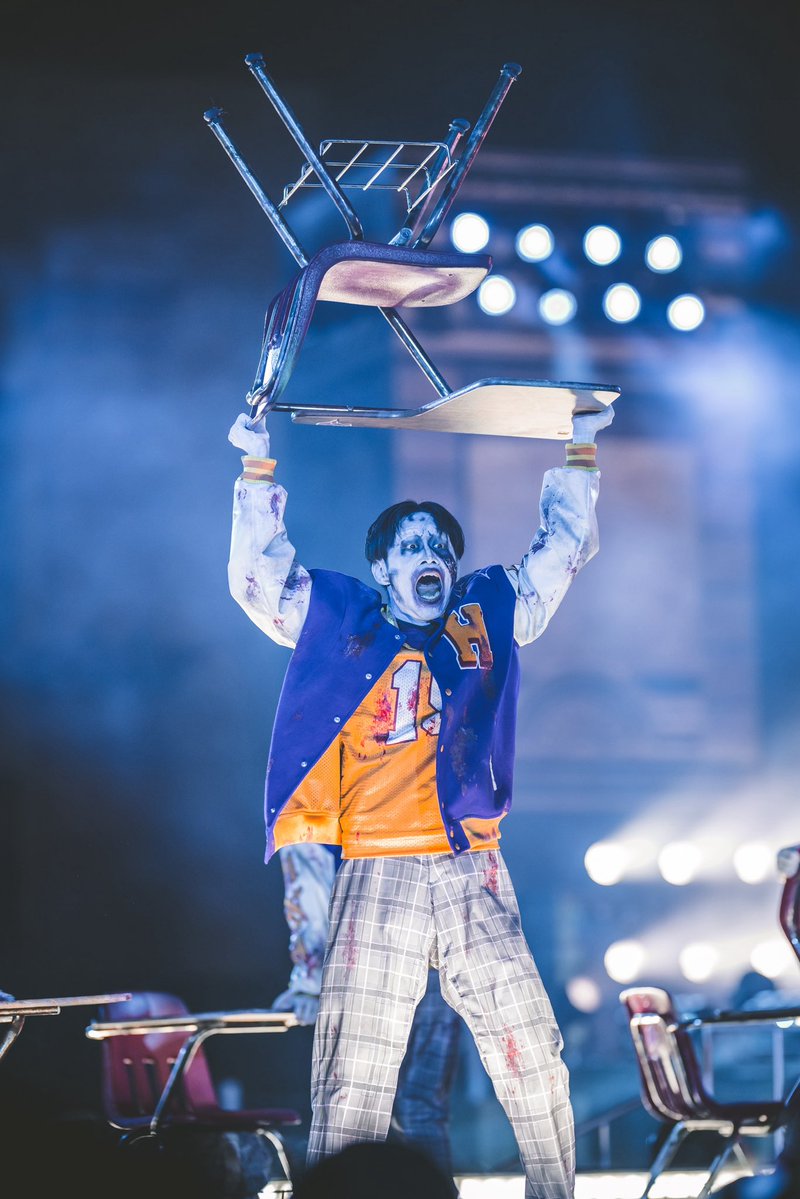 XLPierrot_hyon's tweet photo. おめぇの席…
#USJファン
#ハロウィンホラーナイトアカデミー https://t.co/Z40qGox4Zk