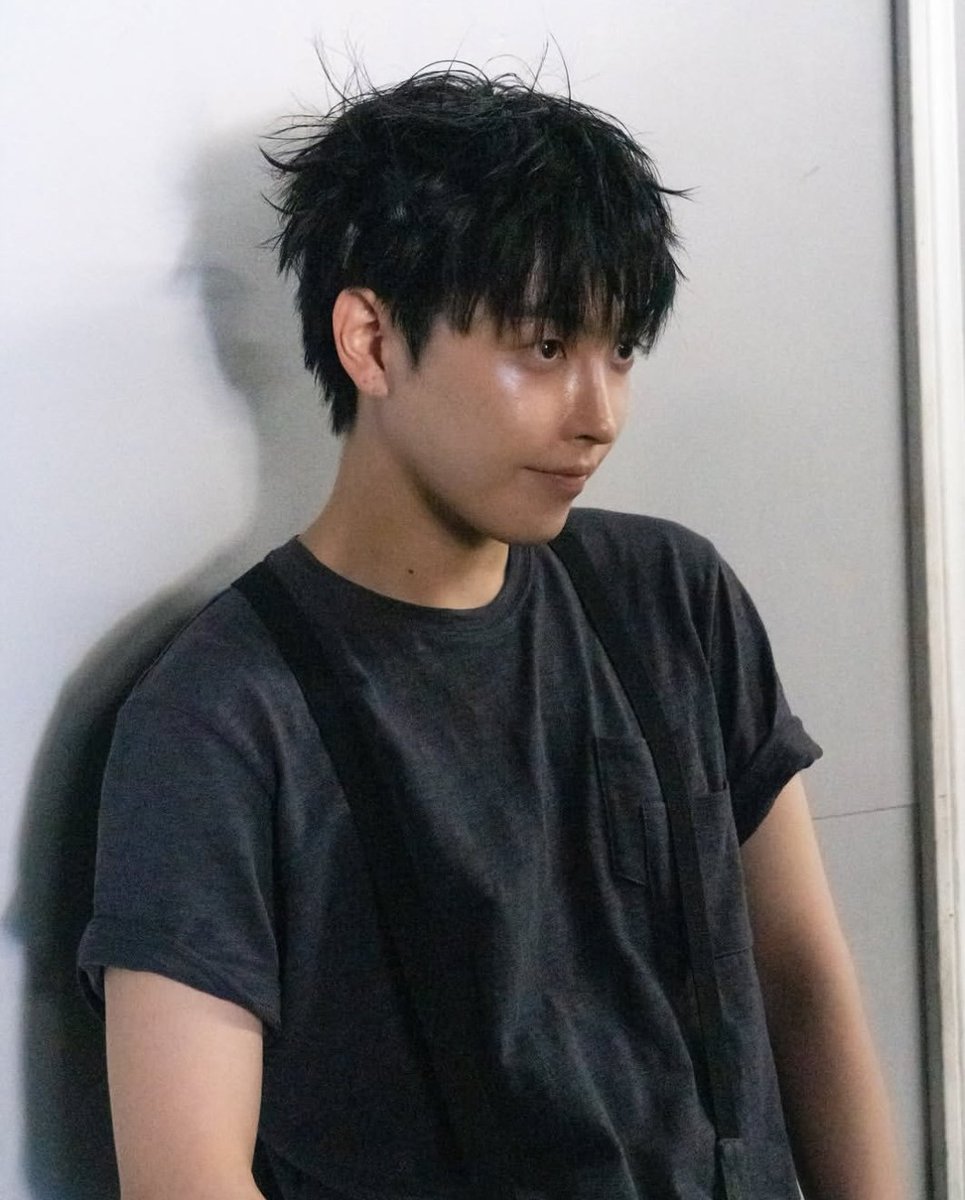 milkinhwa's tweet photo. love it when he look disheveled like he just rolled out of bed https://t.co/hXqVtnWwGd