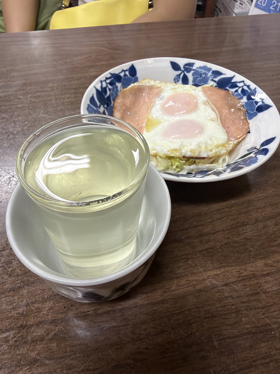 kaidanmeguri's tweet photo. モノが実際に何なのかはさておき、「二級酒をください」と注文してなんの注釈もなくお酒を出されるということが2026年において現存している。 https://t.co/LmtjS6uNbk