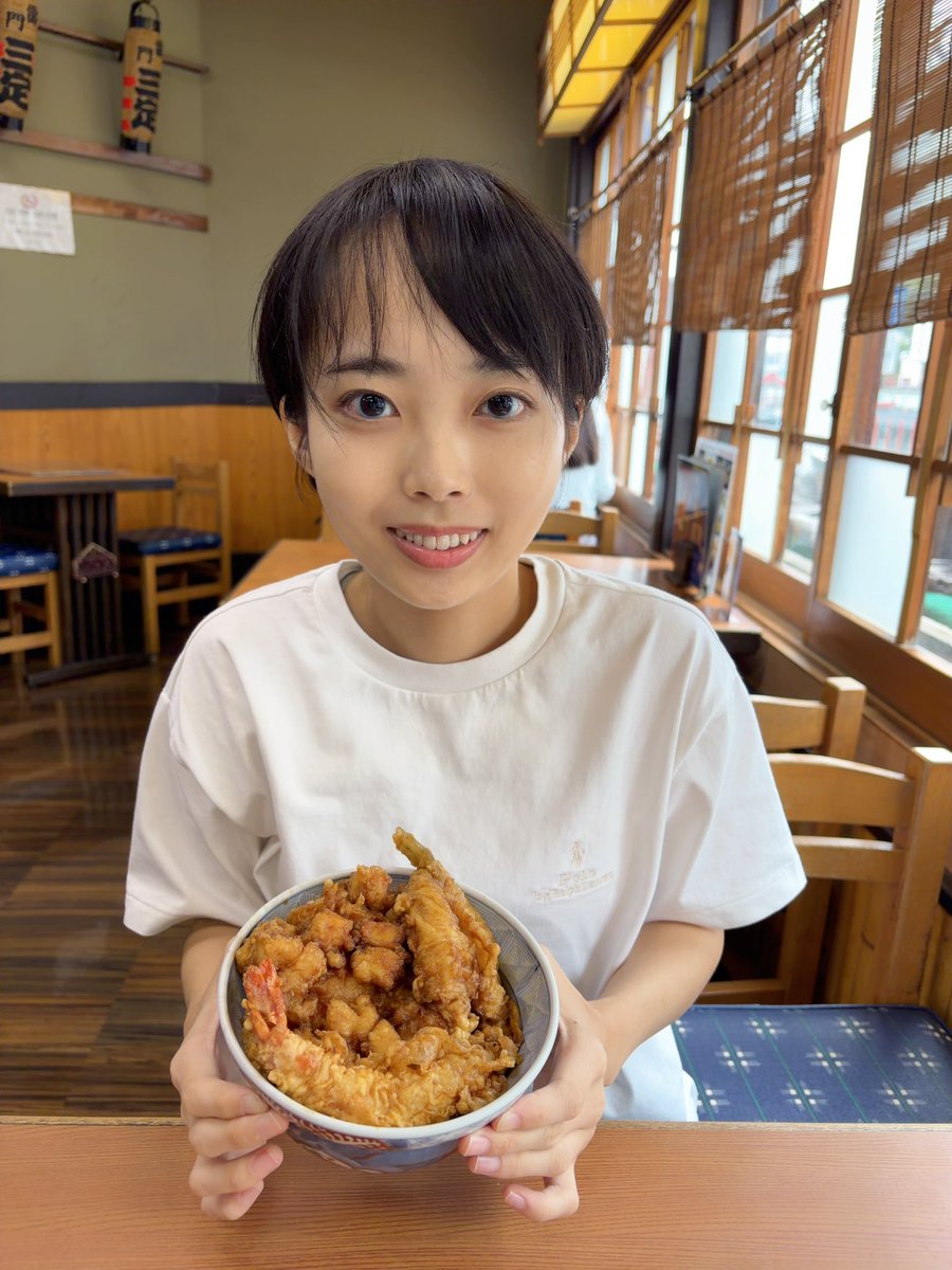 Yuriashogi's tweet photo. ABEMA地域トーナメントのチーム動画で、北関東BLITZERSの先生方が召し上がっていた上天丼😄
すごくボリュームがあってとても満足感がありました！甘口のタレが絶妙でした😋 https://t.co/ijyIpsFUcQ