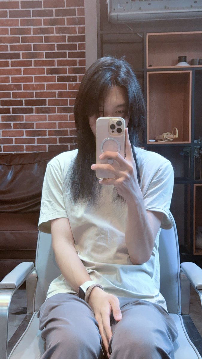 pudding210210's tweet photo. 这是一条自介！
这里是06年的来自北京的布丁，本人建模如下🙂‍↔️摄影系专业（目前做纪实摄影），平时喜欢读书，哲学，心理学，文学都有涉及！听歌，英伦摇滚，民谣，听的很杂！打游戏，FPS，RPG，开放世界，几乎都有涉及！性取向男🥲，颜控，偏S，也欢迎想给布丁妈妈爆米的小狗来爆米，目前🚪槛100，过🚪开放定制，原味，后续还会有面向🚪的抽奖和福利，也欢迎大家私信骚扰哦！来点人吧😭孩子真的不想玩单机Twitter了，来点人和我聊天，��到好看的关注我会回关，想扩列的同好直接私信我，剩下的直接滚
#男娘 #摄影