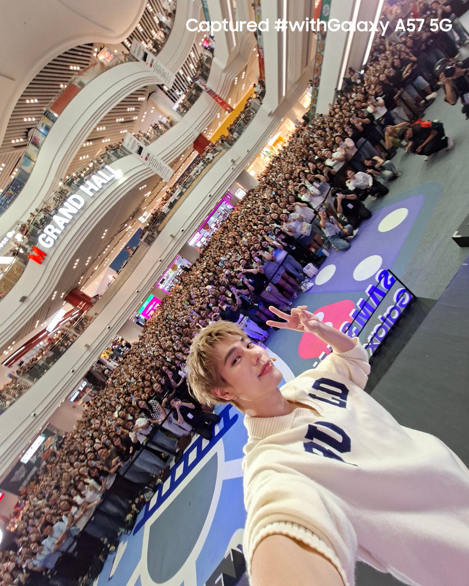 SamsungThailand's tweet photo. ส่งท้ายแบบยิ่งใหญ่กับพุพุ ! 🤍🐼

กับ Samsung Galaxy A57 VDO มุมกว้าง Moment
เก็บครบทุกโมเมนต์แบบเต็มเฟรมแบบมุมกว้าง 
พร้อมความคมชัดระดับ 4K 📸 ✨

พี่ ซซ ขอบคุณทุกโมเมนต์
ที่ทำให้งานนี้เต็มไปด้วยรอยยิ้มม และความประทับใจแบบล้นฮอลล์

อยากน่ารักทะลุจอแบบ พุพุ ต้องใช้ Galaxy A57 5G💙✨

#GalaxyxPhuwin #GalaxyA57 #Samsung