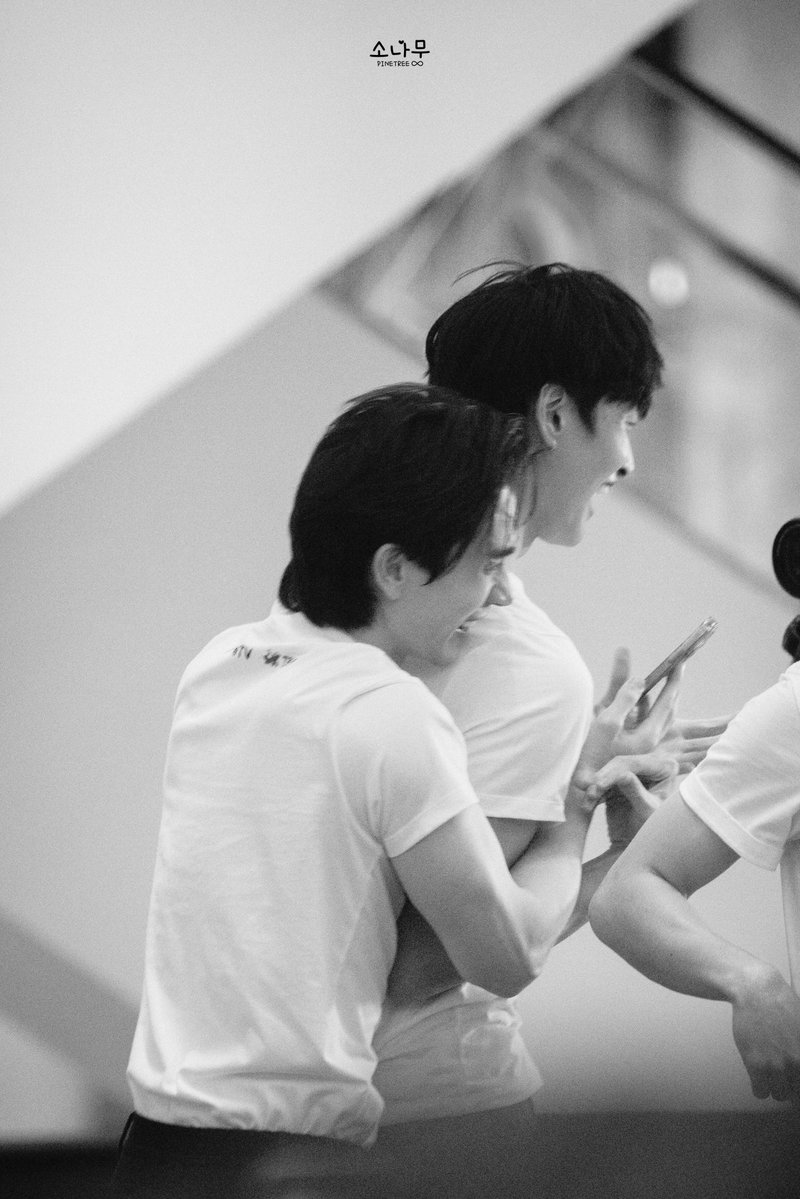 pPinetree8's tweet photo. มีคนเติมพี่ตงเติมพิกัด 🙃🙃

NOUR X MINI MEET DAY
#NourTheSeriesEp7
་۪ #BossTong #Bossirr #tongtong ﾉ* https://t.co/zfMpIG7lnH