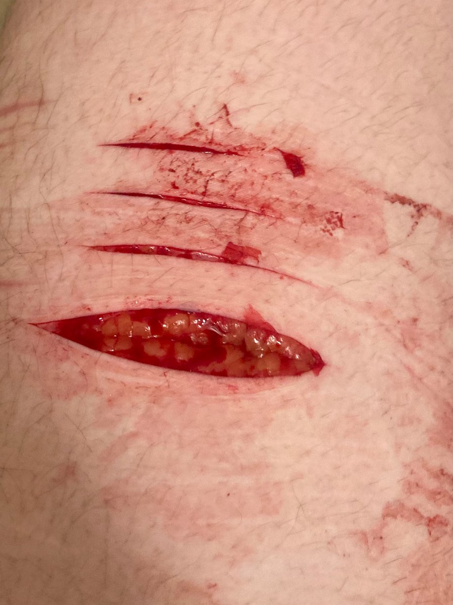 sleepwcyanide's tweet photo. twitter doesnt want me showing off my makeup skills

support independent artists guys https://t.co/aEirErd1zm