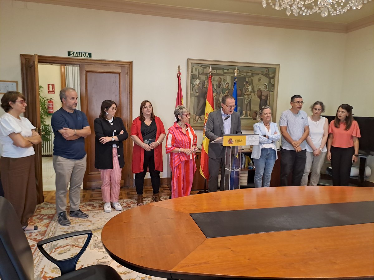 Zamora_Gob's tweet photo. 🟪La Explotación Sexual y la Trata de Mujeres, Niñas y Niños es una de las formas más graves de violencia y vulneración de derechos.
Lectura del Manifiesto en la Subdelegación del Gobierno en #Zamora en este #DíaInternacional https://t.co/eltKPJQr6o