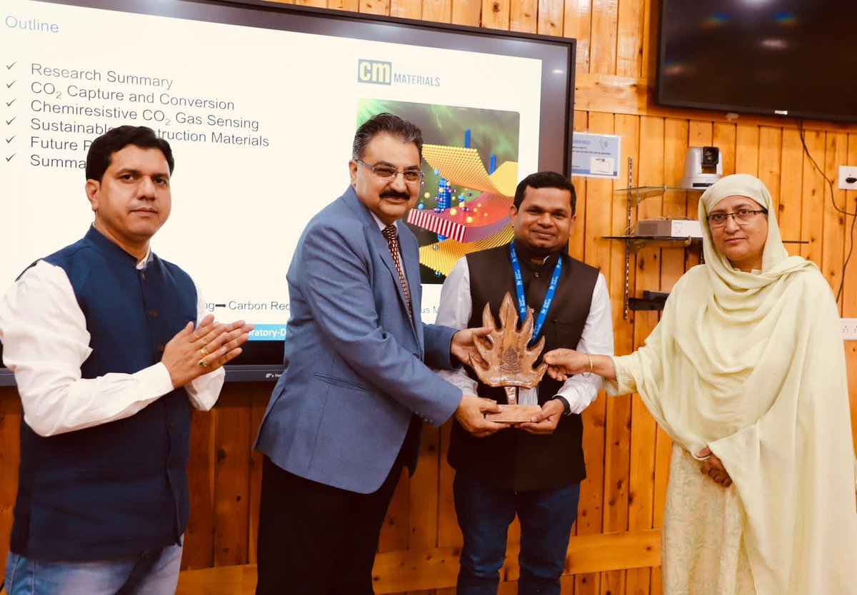 nitsriofficial's tweet photo. ๐ฌ NIT Srinagar hosted a lecture on Interface Engineering of 2D Hybrid Materials by Dr. Jayaramulu Kolleboyina, IIT Jammu
#NITSrinagar #2DMaterials #Research
@EduMinOfIndia
@JoshiPralhad
@IITJammu https://t.co/FCqIgz1kxd