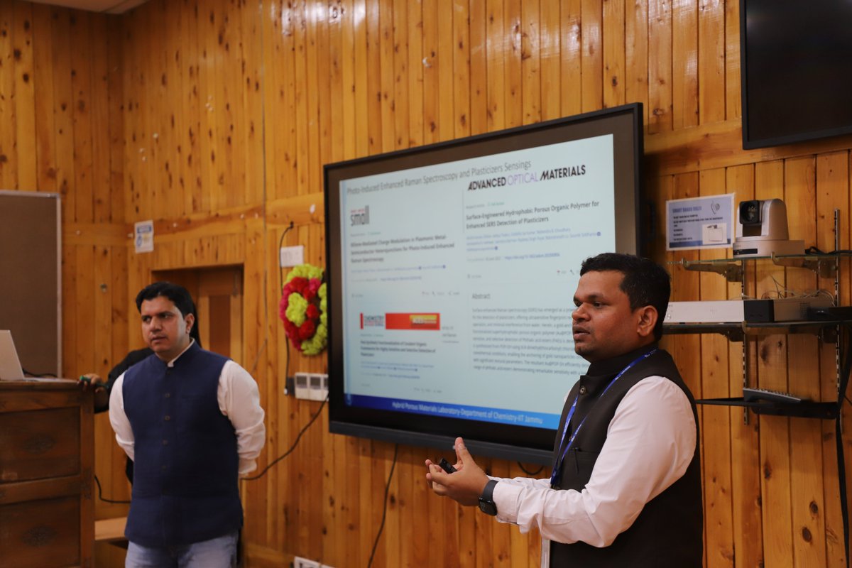 nitsriofficial's tweet photo. ๐ฌ NIT Srinagar hosted a lecture on Interface Engineering of 2D Hybrid Materials by Dr. Jayaramulu Kolleboyina, IIT Jammu
#NITSrinagar #2DMaterials #Research
@EduMinOfIndia
@JoshiPralhad
@IITJammu https://t.co/FCqIgz1kxd